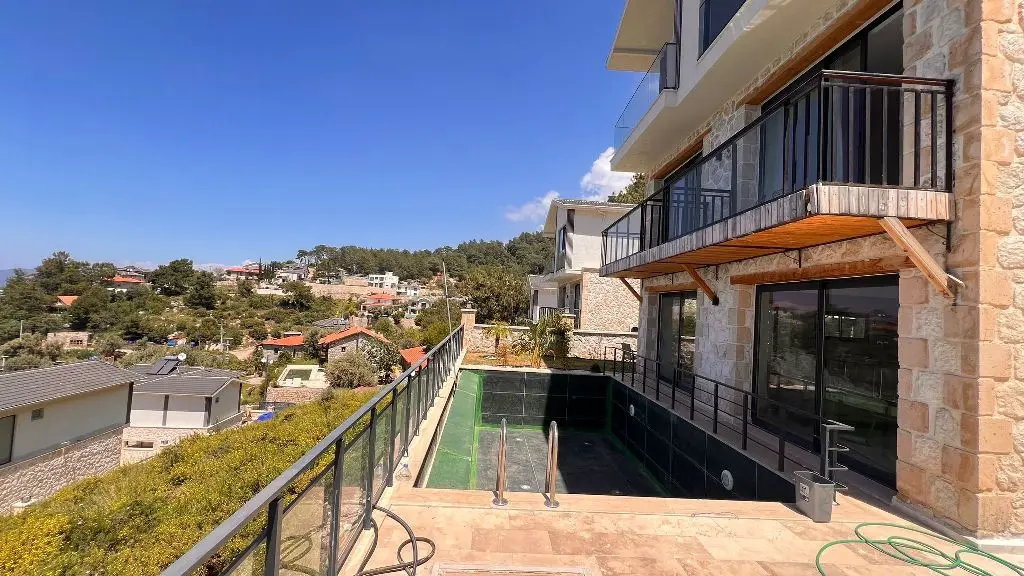 Property in Faralya